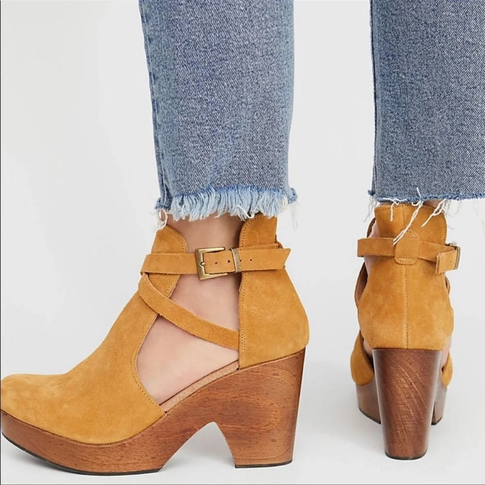 Free People Womens Yellow Taupe Suede Cedar Clog Shoes Size US 7/ 37 - Picture 5 of 15